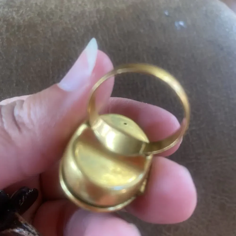 Vintage Avon Cameo Perfume Ring